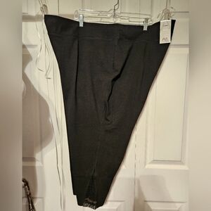 #252 AVE- Leisure Twist Mesh Black Capris- Size: 30W/32W